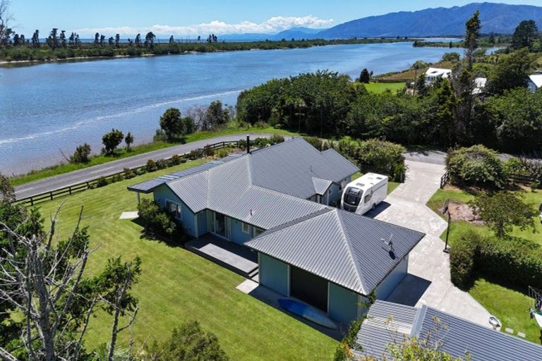 Photo of property in 134 Snodgrass Road, Westport, 7892