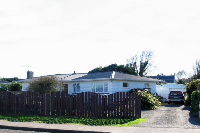 Photo of property in 38 Kiharoa Street, Otaki Beach, Otaki, 5512