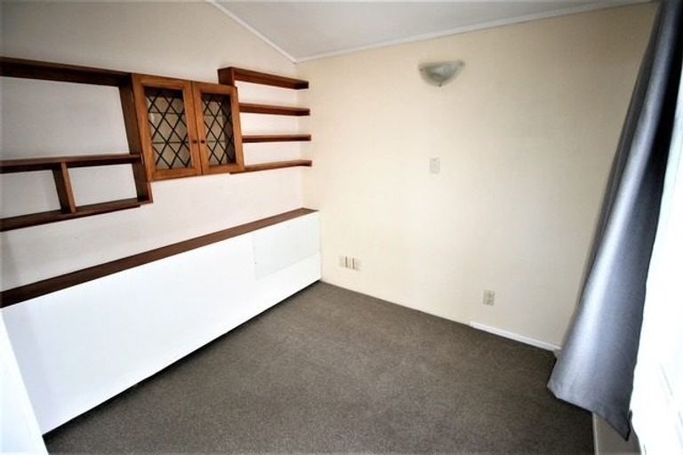 Photo of property in 12 Covil Avenue, Te Atatu South, Auckland, 0610