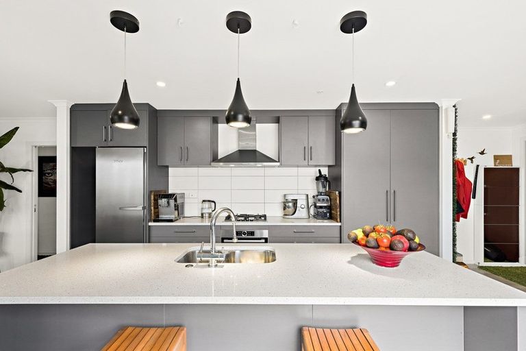 Photo of property in 33 Jane Maree Road, Kumeu, 0810