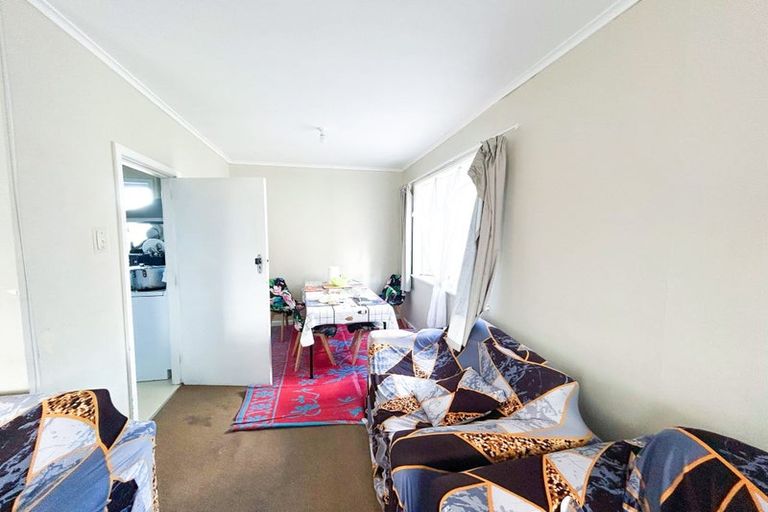 Photo of property in 52 Hutchinson Avenue, New Lynn, Auckland, 0600