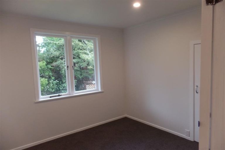 Photo of property in 16 Trojan Crescent, New Lynn, Auckland, 0600