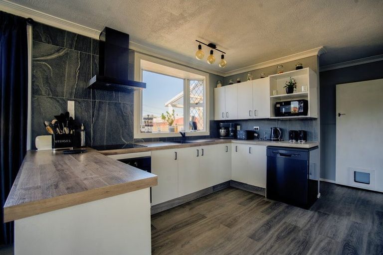 Photo of property in 17 Cross Street, Milton, 9220