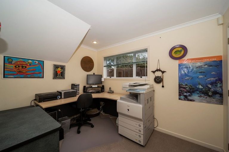 Photo of property in 8 Barrett Street, Westown, New Plymouth, 4310