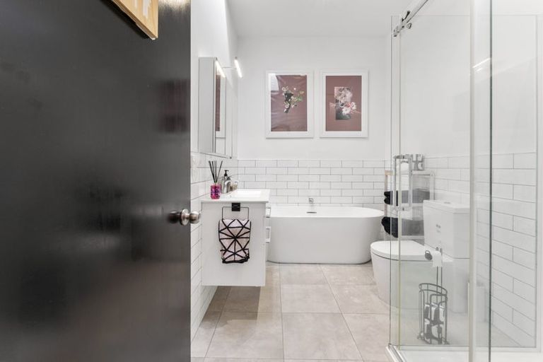 Photo of property in 17 Ferguson Street, Newtown, Wellington, 6021