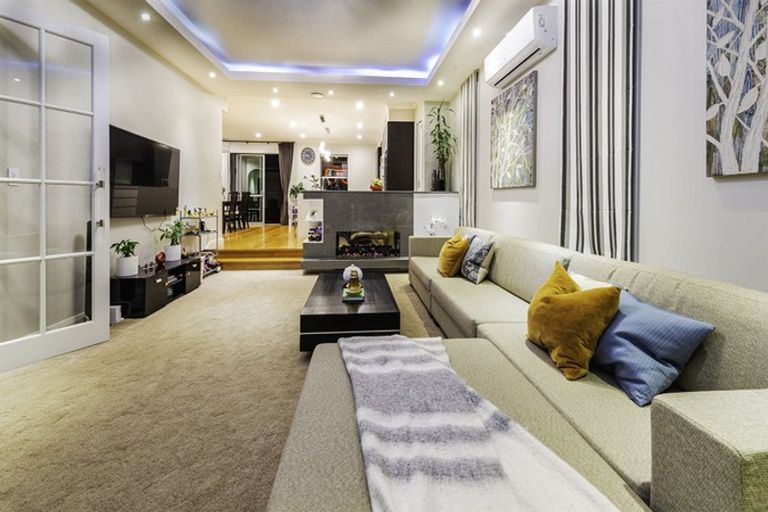 Photo of property in 28 Leburn Crescent, Flat Bush, Auckland, 2016