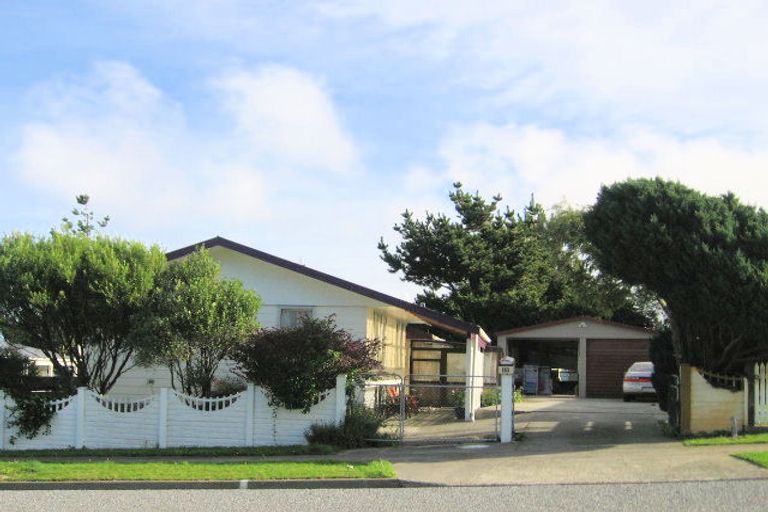 Photo of property in 17 Kaitangata Crescent, Kelson, Lower Hutt, 5010