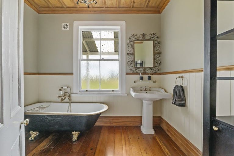 Photo of property in 53 Ladys Mile, Eltham, 4322