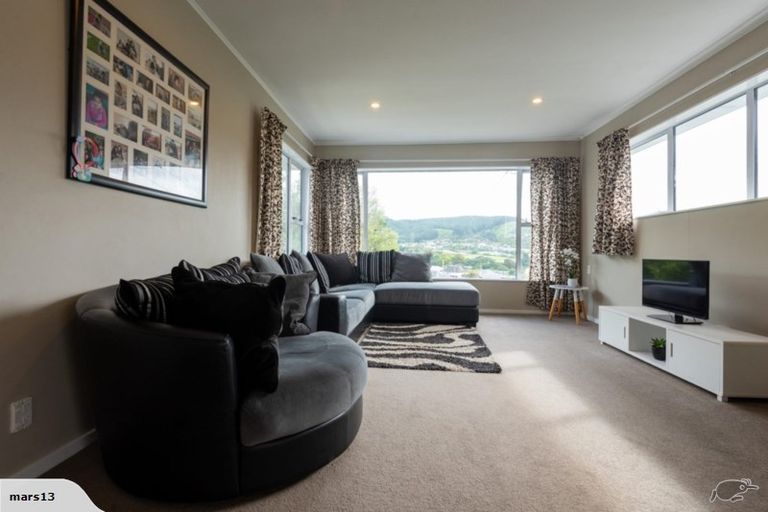 Photo of property in 11 Morgan Place, Tawa, Wellington, 5028