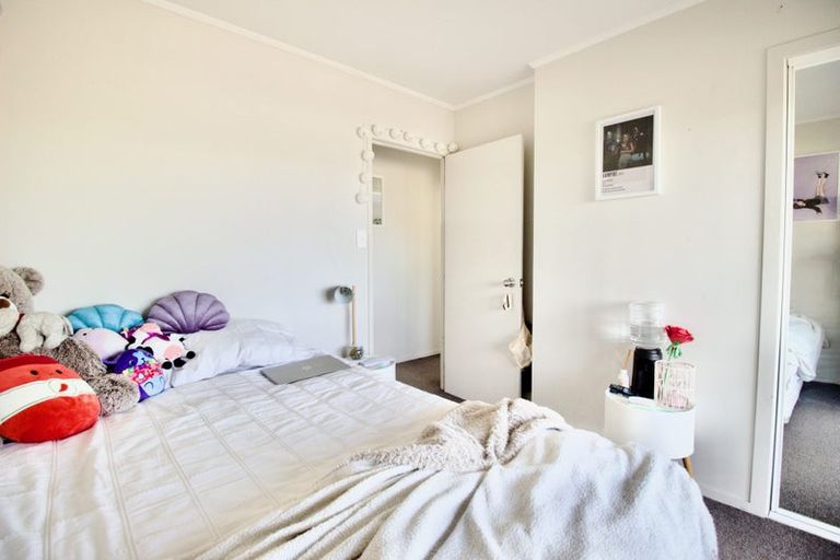 Photo of property in 6 Pahi Place, West Harbour, Auckland, 0618