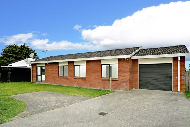 Photo of property in 2/11 Anglers Way, Wattle Downs, Auckland, 2102
