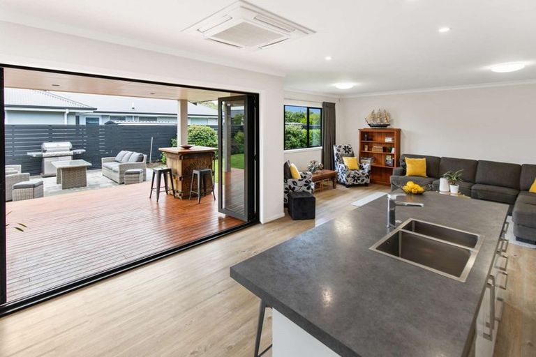 Photo of property in 17 Tirimoana Place, Otamatea, Whanganui, 4501