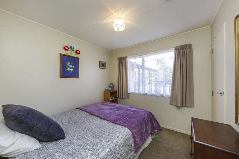 Photo of property in 12 Humphries Place, Awapuni, Palmerston North, 4412