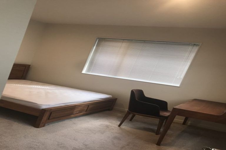 Photo of property in 76 Harrowglen Drive, Northcross, Auckland, 0630