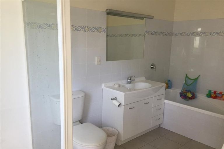 Photo of property in 62 Friend Street, Karori, Wellington, 6012