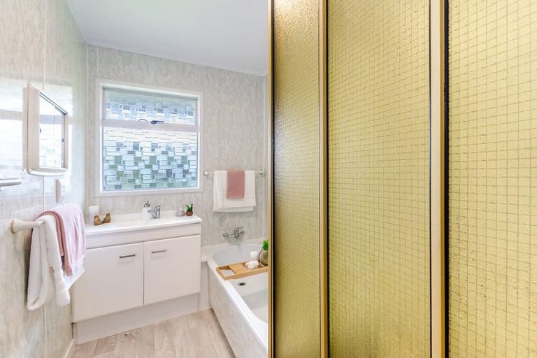 Photo of property in 19a Rewarewa Crescent, Waikanae, 5036