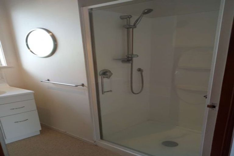 Photo of property in 16 Mawney Road, Henderson, Auckland, 0610