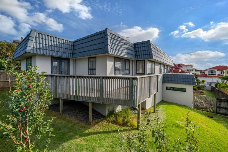 Photo of property in 7 Santa Monica Place, Goodwood Heights, Auckland, 2105