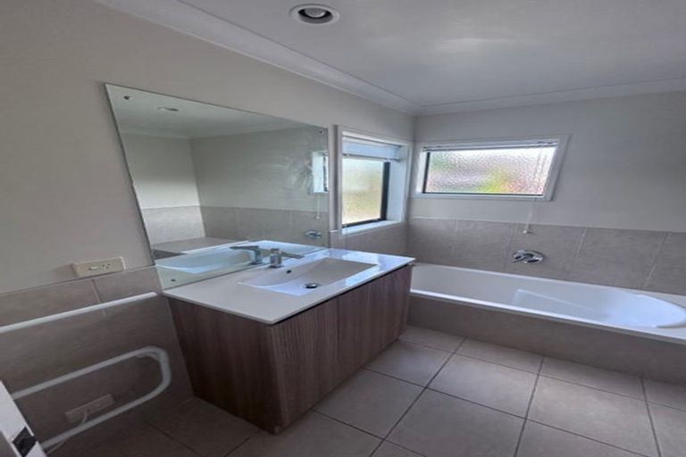 Photo of property in 26 Twin Court, Albany, Auckland, 0632