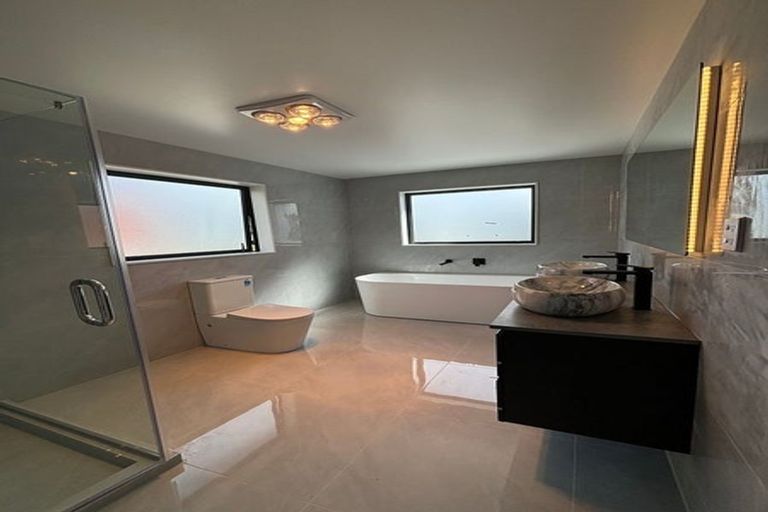 Photo of property in 5 Prevost Lane, Oteha, Auckland, 0632