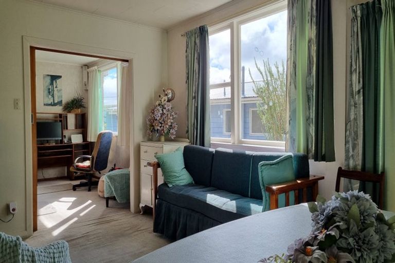 Photo of property in 4 Bella Grove, Naenae, Lower Hutt, 5011