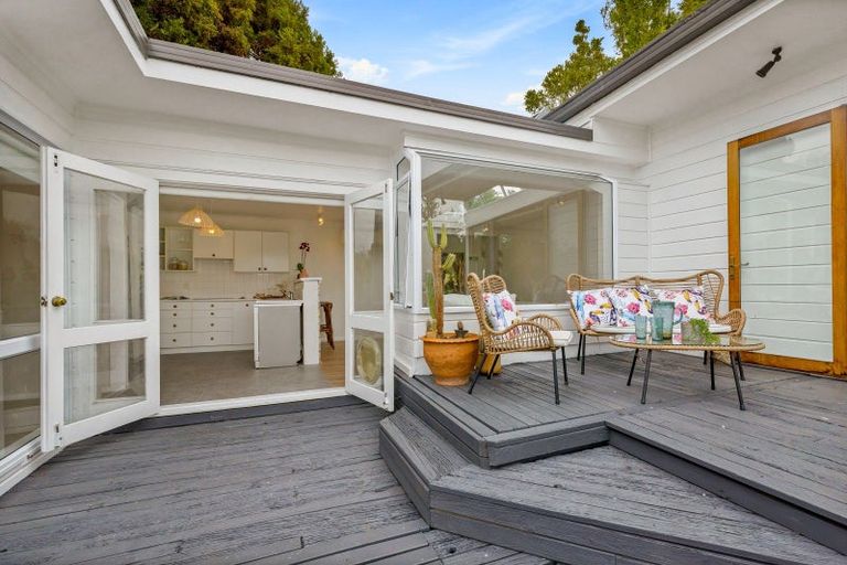 Photo of property in 27 Hebron Road, Waiake, Auckland, 0630