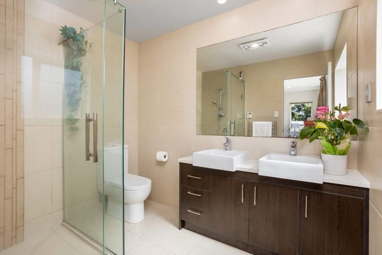 Photo of property in 218 Greenhithe Road, Greenhithe, Auckland, 0632