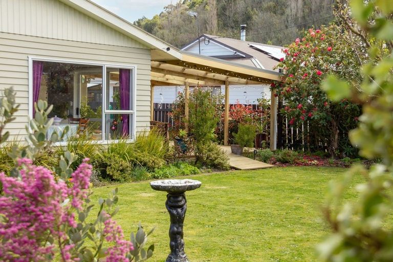 Photo of property in 14 Bell Street, Featherston, 5710