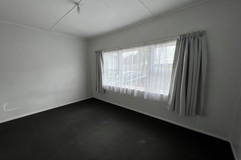 Photo of property in 377a Triangle Road, Henderson, Auckland, 0610