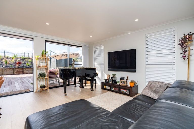 Photo of property in 62 Stace Hopper Drive, One Tree Point, 0118