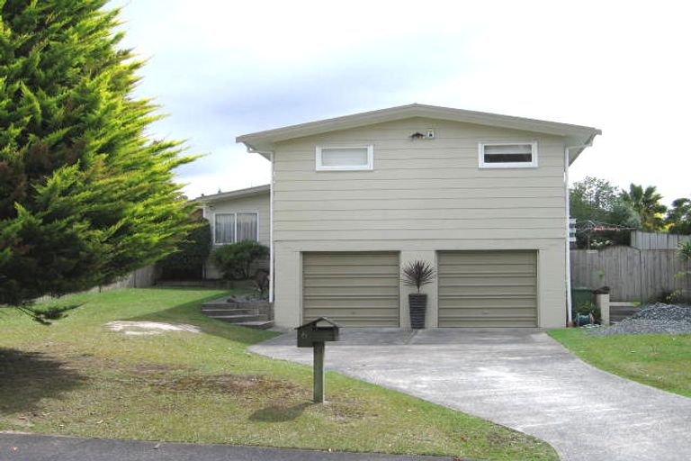 Photo of property in 6 Blythe Place, Glendene, Auckland, 0602