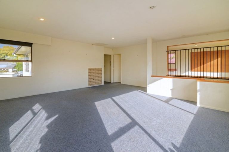 Photo of property in 27 Rewarewa Street, Owhata, Rotorua, 3010