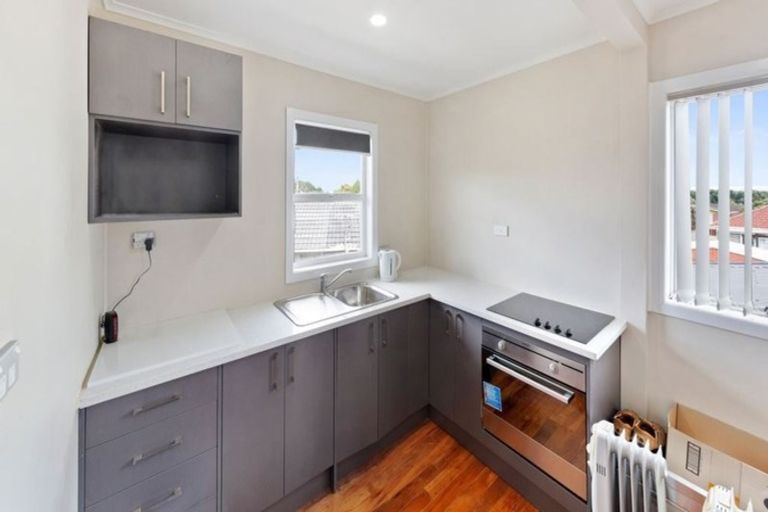 Photo of property in 14 Kohinoor Avenue, Mangere, Auckland, 2022