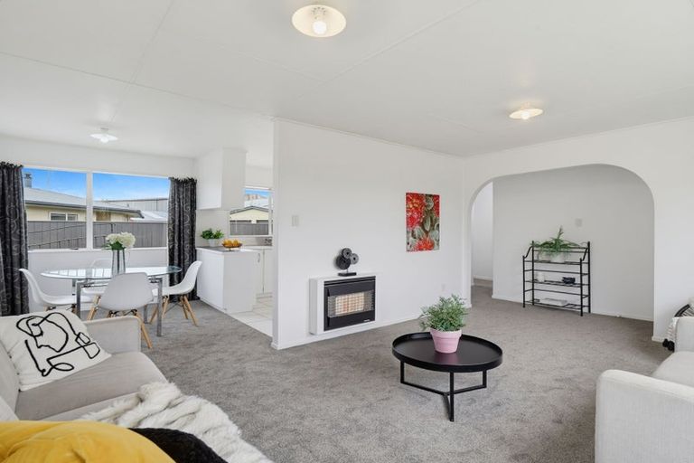 Photo of property in 42 Acacia Street, Kelvin Grove, Palmerston North, 4414