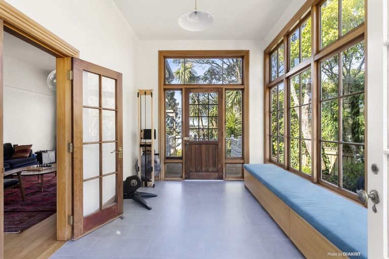 Photo of property in 2 Kohima Drive, Khandallah, Wellington, 6035