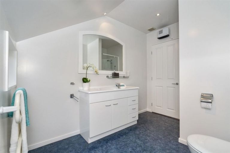 Photo of property in 30 Chateau Drive, Burnside, Christchurch, 8053