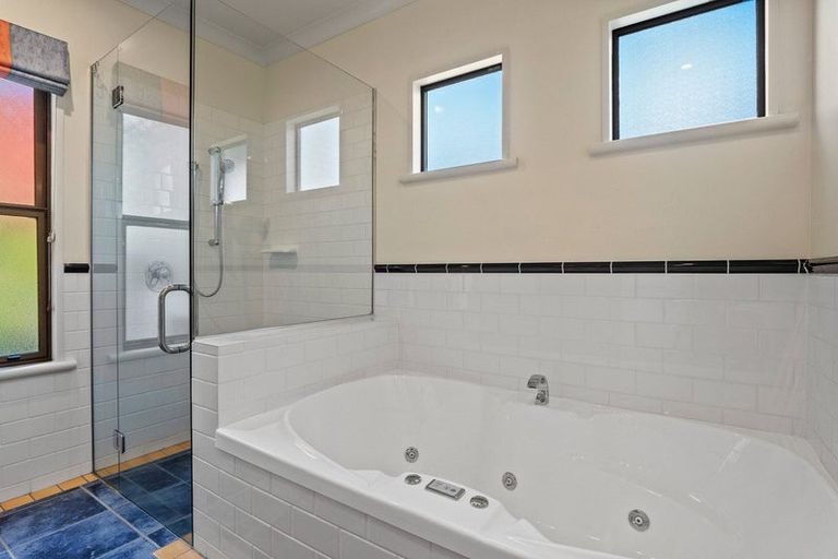 Photo of property in 1 Garland Terrace, Kelvin Heights, Queenstown, 9300