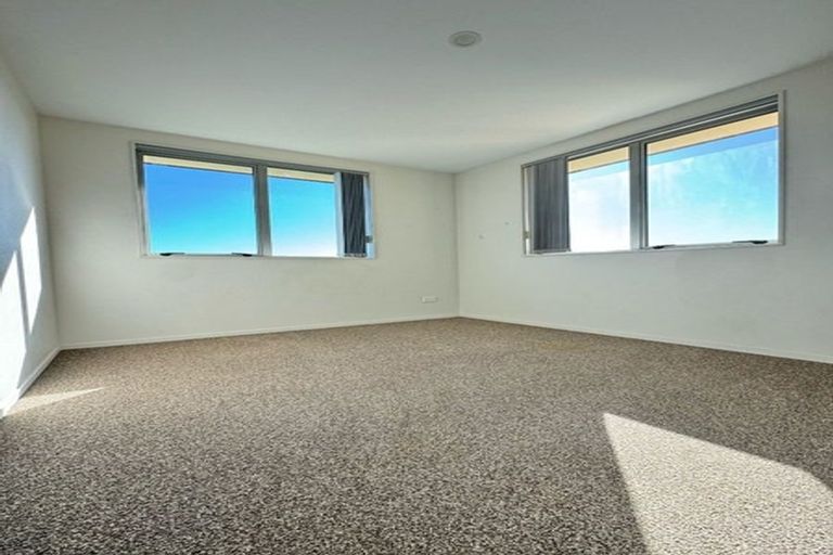 Photo of property in 21 Kirikiri Drive, Papakura, 2110