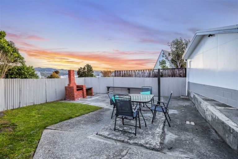 Photo of property in 3 Toporoa View, Ascot Park, Porirua, 5024