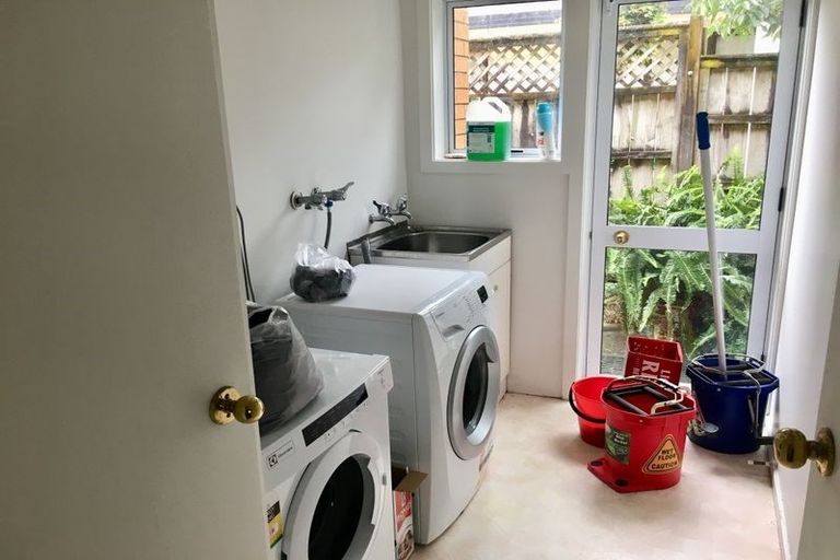 Photo of property in 3 Lochend Place, Highland Park, Auckland, 2010