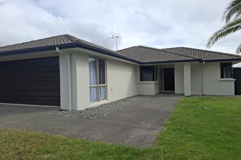 Photo of property in 14 Beachmere Place, Papamoa Beach, Papamoa, 3118