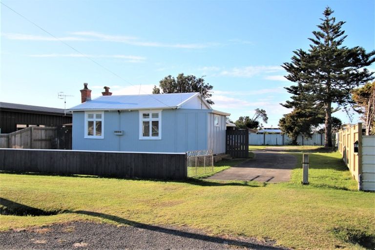 Photo of property in 17 Shortt Street, Foxton Beach, Foxton, 4815
