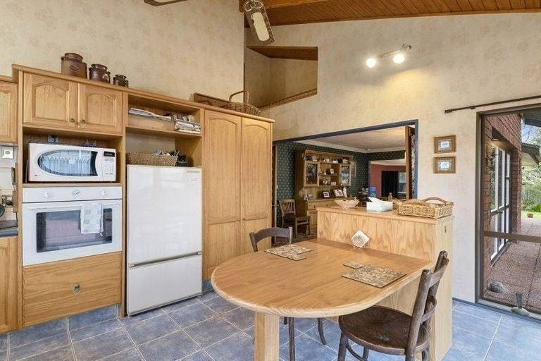 Photo of property in 16 Regal Street, Levin, 5510