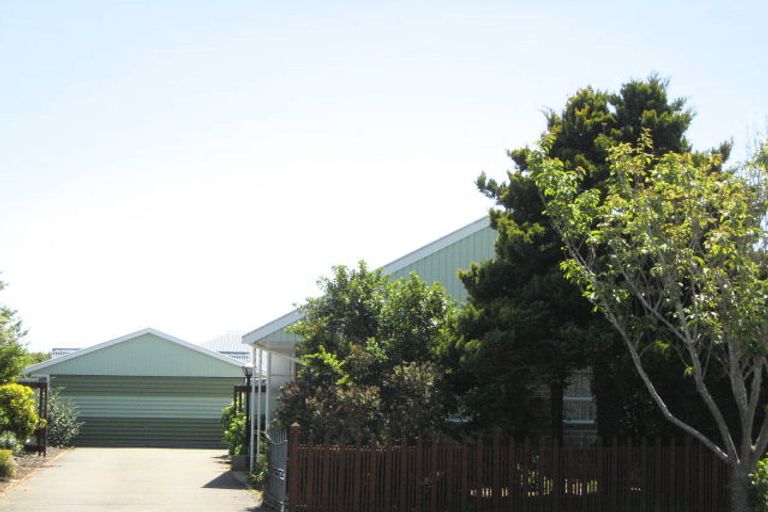 Photo of property in 67 Farquhars Road, Redwood, Christchurch, 8051