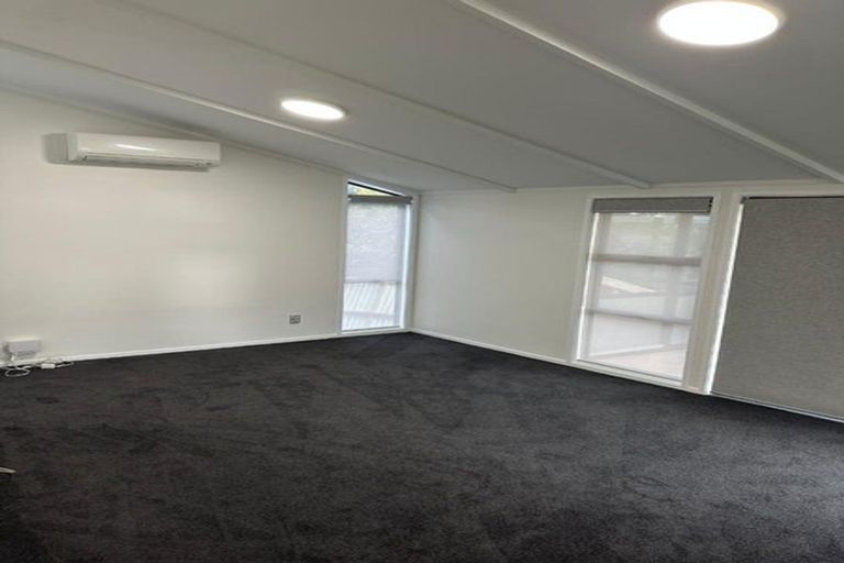 Photo of property in 2/6 Clare Place, Glenfield, Auckland, 0629