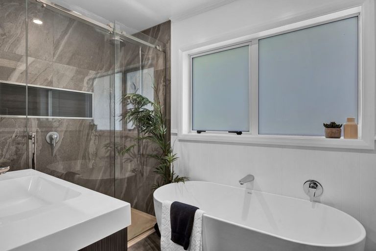 Photo of property in 137/1b Seaview Road, Westown, New Plymouth, 4310