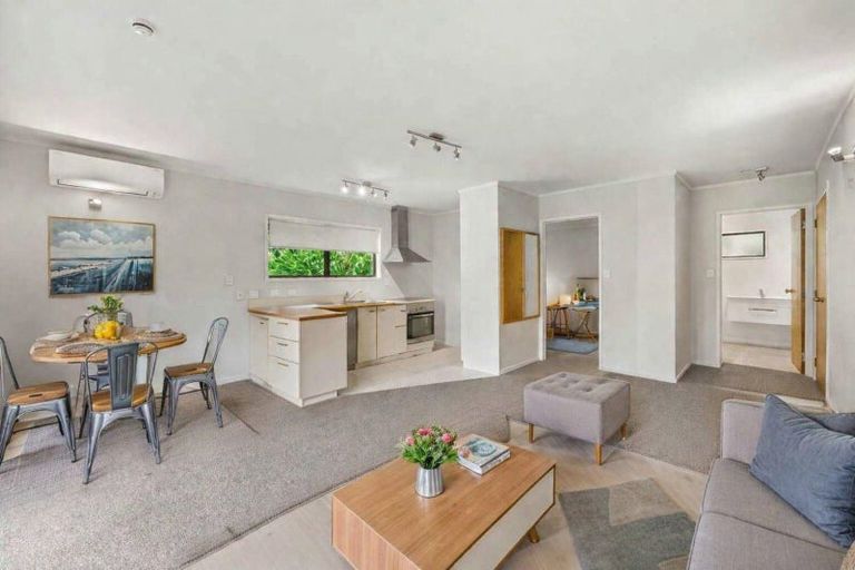 Photo of property in 78 Opanuku Road, Henderson Valley, Auckland, 0612