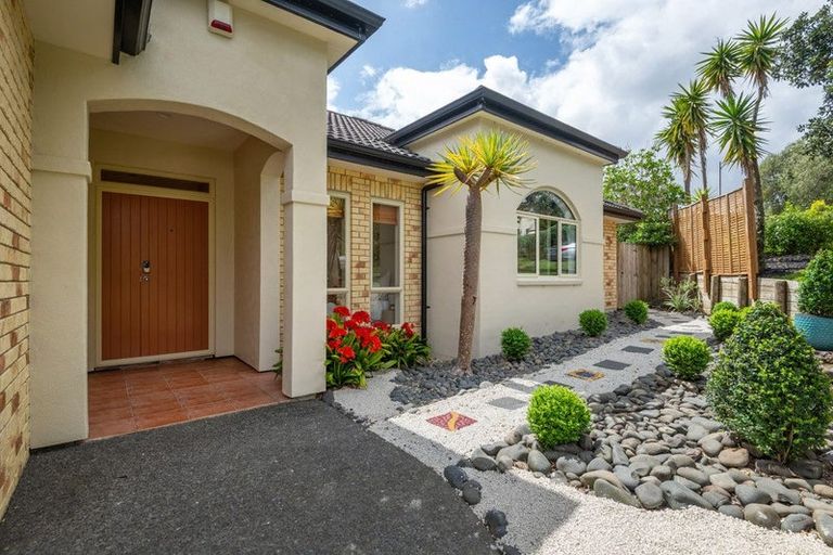 Photo of property in 15 Rangi Avenue, Schnapper Rock, Auckland, 0632