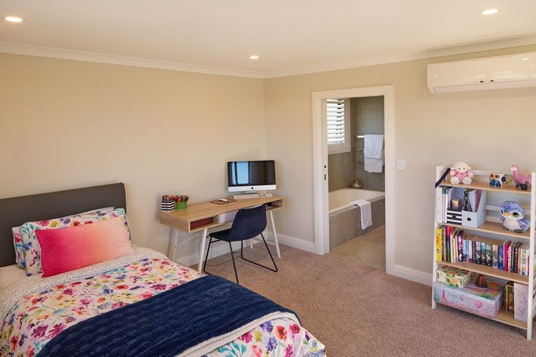 Photo of property in 4 Acqua Place, Karaka, Papakura, 2113