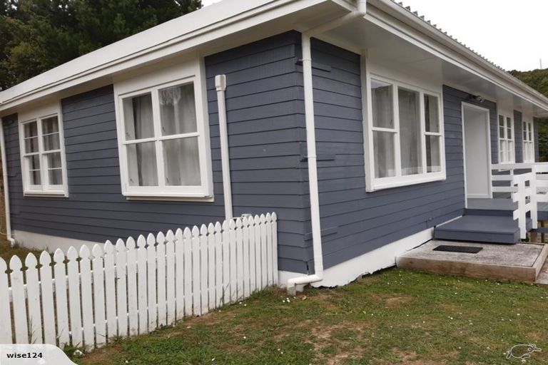 Photo of property in 39 Cardiff Crescent, Cannons Creek, Porirua, 5024